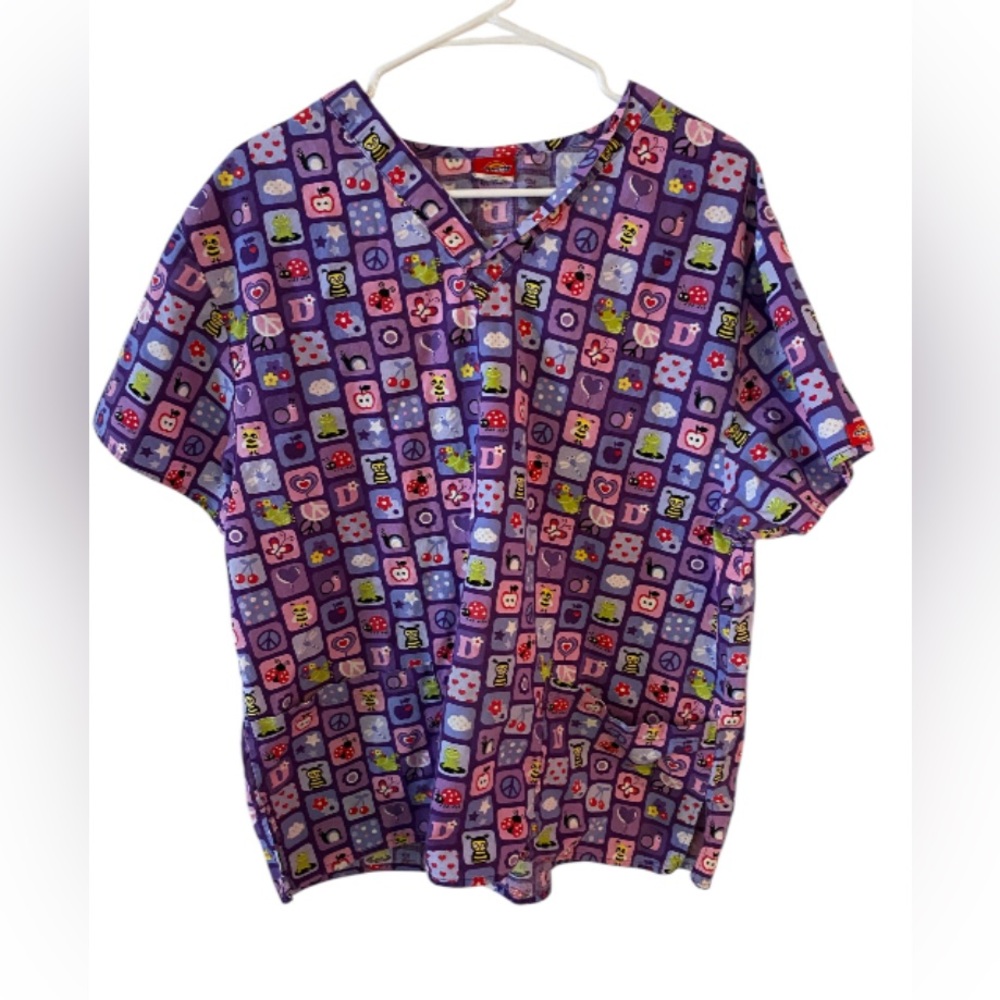 💕3/$20💕 Colorful 90s Vibes Scrub Top